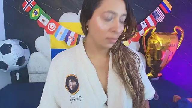 Snapshot of _MiaBrown_ chatting on June 24, 12:04 pm MiaBrown online show from June 24, 12:04 pm