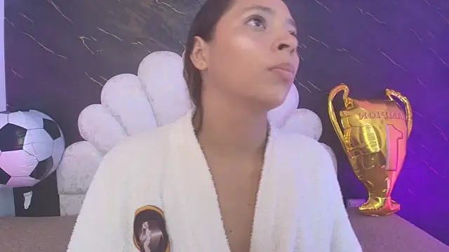 Snapshot of _MiaBrown_ chatting on June 26, 12:09 pm MiaBrown online show from June 26, 12:09 pm