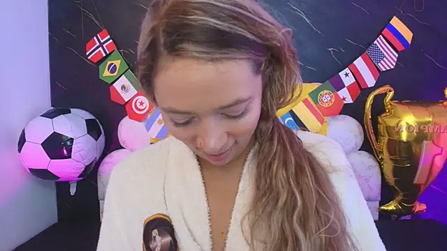 Snapshot of _MiaBrown_ chatting on June 30, 12:06 pm MiaBrown online show from June 30, 12:06 pm