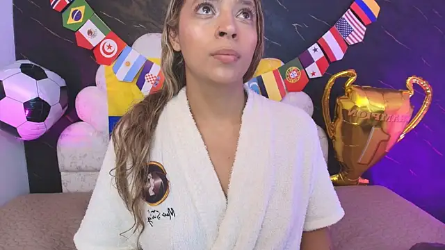 Snapshot of _MiaBrown_ chatting on July 15, 12:10 pm MiaBrown online show from July 15, 12:10 pm