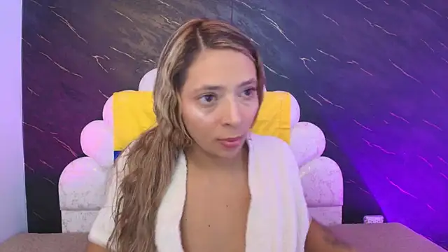 Snapshot of _MiaBrown_ chatting on July 18, 12:09 pm MiaBrown online show from July 18, 12:09 pm