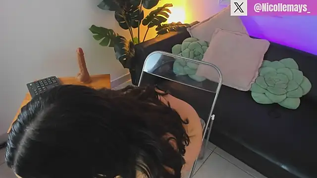 Nicollemays online show from February 22, 6:19 pm