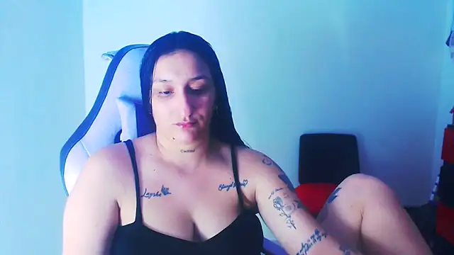 Snapshot of liz_dirty chatting on April 22, 10:11 pm liz dirty online show from April 22, 10:11 pm