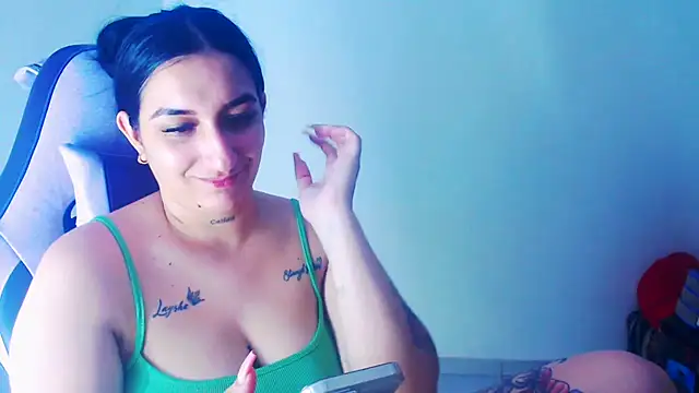 Snapshot of liz_dirty chatting on April 26, 10:29 pm liz dirty online show from April 26, 10:29 pm