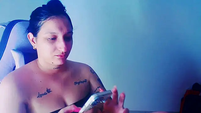 Snapshot of liz_dirty chatting on May 6, 10:04 pm liz dirty online show from May 6, 10:04 pm