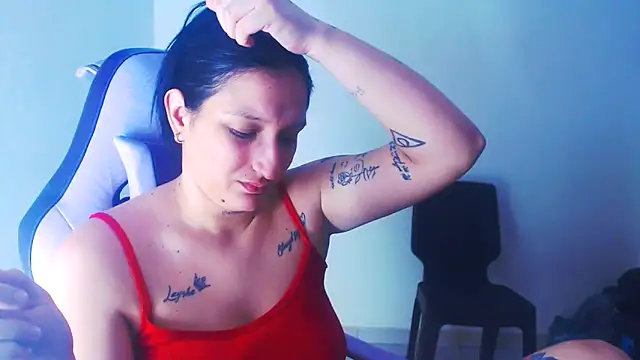 Snapshot of liz_dirty chatting on May 13, 10:38 pm liz dirty online show from May 13, 10:38 pm