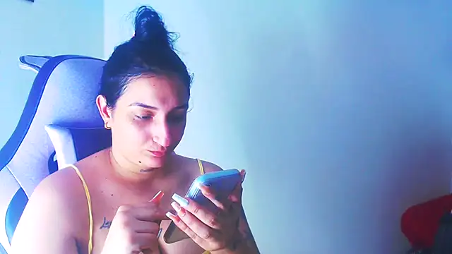Snapshot of liz_dirty chatting on June 2, 10:23 pm liz dirty online show from June 2, 10:23 pm