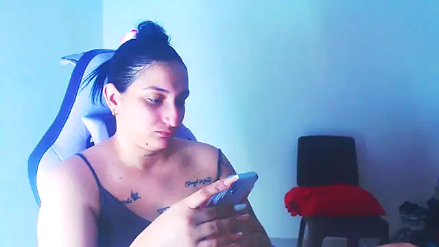 Snapshot of liz_dirty chatting on June 3, 9:53 pm liz dirty online show from June 3, 9:53 pm
