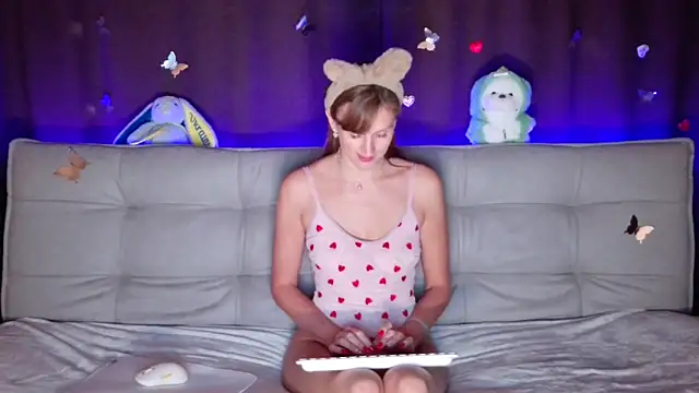 Snapshot of intolerable_girl chatting on September 16, 7:42 am intolerable girl online show from September 16, 7:42 am