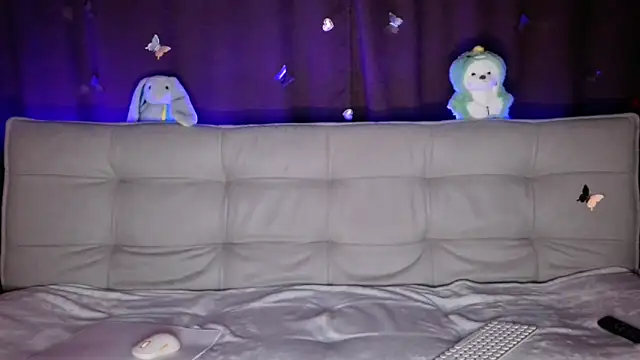 Snapshot of intolerable_girl chatting on November 1, 7:10 am intolerable girl online show from November 1, 7:10 am