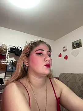 Snapshot of Celestedubois chatting on May 6, 6:24 pm Celestedubois online show from May 6, 6:24 pm