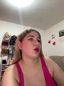 Snapshot of Celestedubois chatting on May 9, 8:58 pm Celestedubois online show from May 9, 8:58 pm