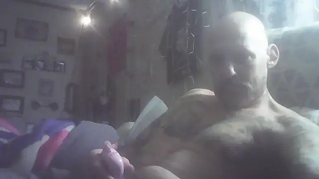 Snapshot of ClydeCan409 chatting on March 22, 3:15 pm ClydeCan409 online show from March 22, 3:15 pm