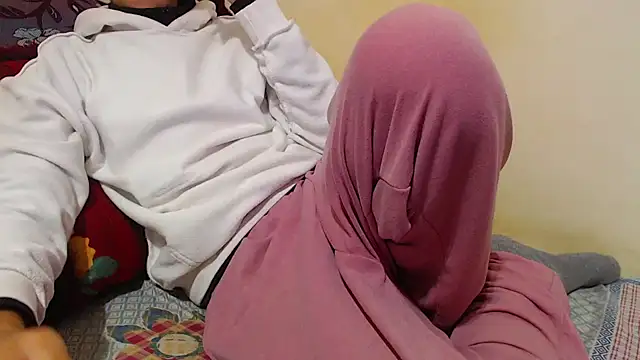 Snapshot of Alexdelarge323 chatting on February 6, 4:36 pm Alexdelarge323 online show from February 6, 4:36 pm