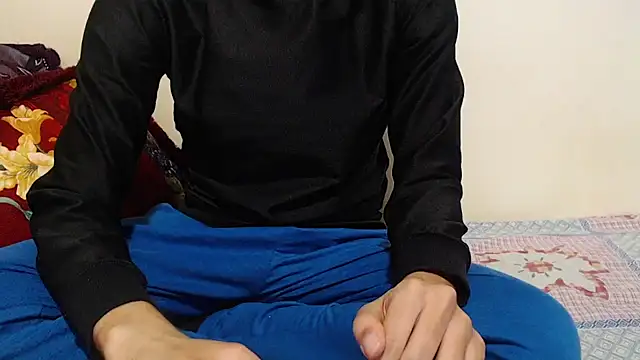 Snapshot of Alexdelarge323 chatting on February 15, 9:38 am Alexdelarge323 online show from February 15, 9:38 am