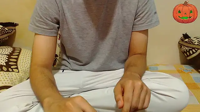 Snapshot of Alexdelarge323 chatting on October 6, 11:18 am Alexdelarge323 online show from October 6, 11:18 am