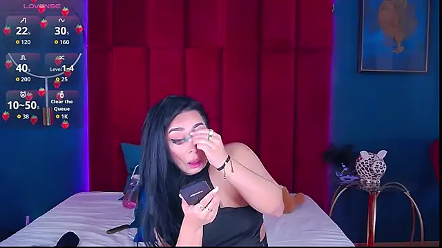 Snapshot of MadyLuxxx chatting on May 9, 6:57 pm MadyLuxxx online show from May 9, 6:57 pm