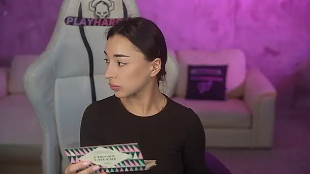 Jasmine Flow online show from February 25, 8:13 am