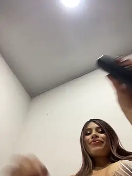 Snapshot of Tiffanysurez_ chatting on May 16, 12:18 am Tiffanysurez online show from May 16, 12:18 am