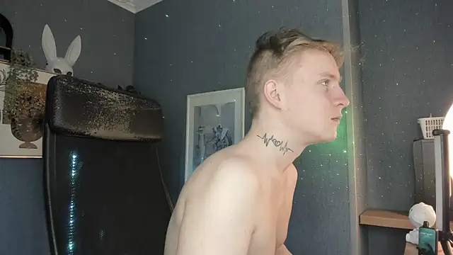 AlexxSweet online show from April 4, 5:06 am