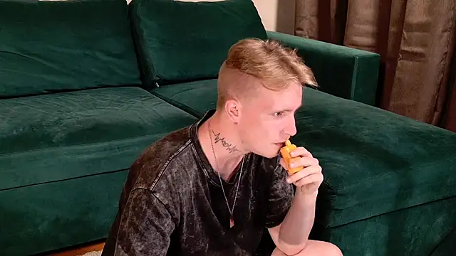 Snapshot of AlexxSweet chatting on June 12, 12:15 pm AlexxSweet online show from June 12, 12:15 pm