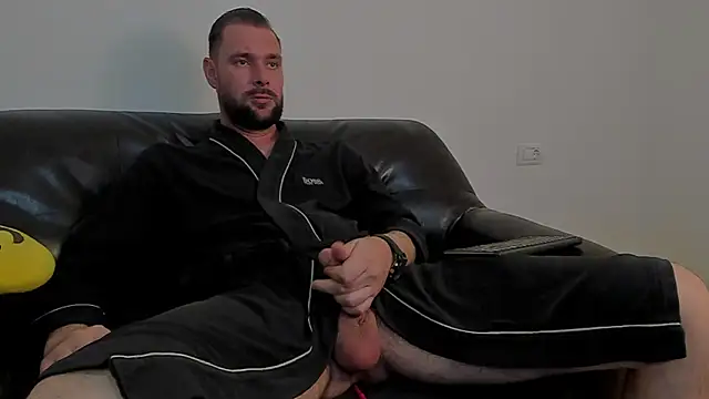 Snapshot of KingMalcom chatting on April 30, 10:32 am KingMalcom online show from April 30, 10:32 am