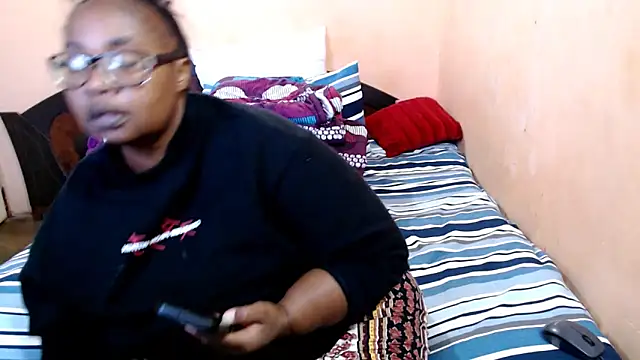 Snapshot of ZOQULUx chatting on April 28, 6:07 am ZOQULUx online show from April 28, 6:07 am
