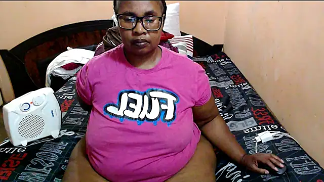 Snapshot of ZOQULUx chatting on May 22, 8:36 pm ZOQULUx online show from May 22, 8:36 pm