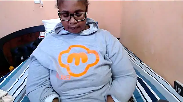 Snapshot of ZOQULUx chatting on June 7, 9:35 am ZOQULUx online show from June 7, 9:35 am