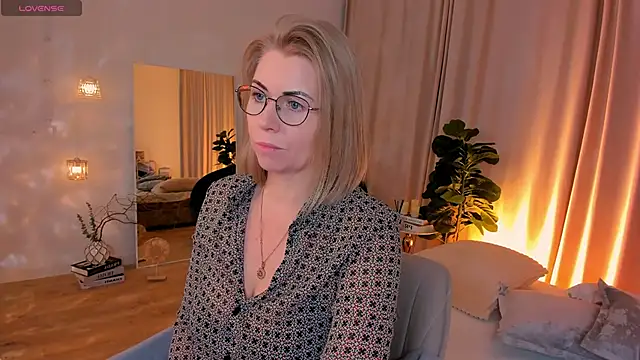 Annie Light online show from April 3, 6:55 am