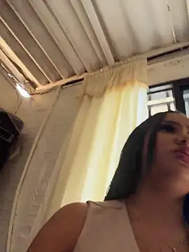 Luisa Fernandaa online show from April 4, 8:06 pm