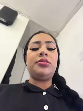 Snapshot of Luisa_Fernandaa chatting on July 22, 9:39 pm Luisa Fernandaa online show from July 22, 9:39 pm