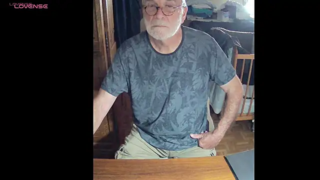 Snapshot of terrybare chatting on August 8, 1:46 pm terrybare online show from August 8, 1:46 pm
