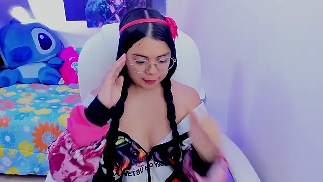 Snapshot of esmeralda112 chatting on February 23, 9:59 pm esmeralda112 online show from February 23, 9:59 pm