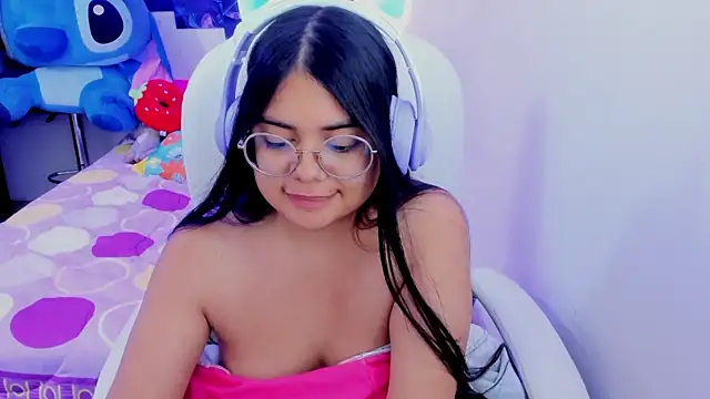 Snapshot of esmeralda112 chatting on March 7, 12:58 am esmeralda112 online show from March 7, 12:58 am