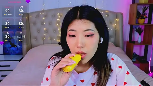 Wendy  Hills online show from March 10, 6:45 pm