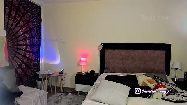 Snapshot of Thedollhoney chatting on April 23, 6:03 am Thedollhoney online show from April 23, 6:03 am