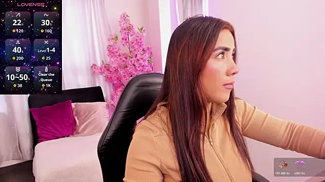 KAROLIVONNE online show from April 11, 7:29 pm