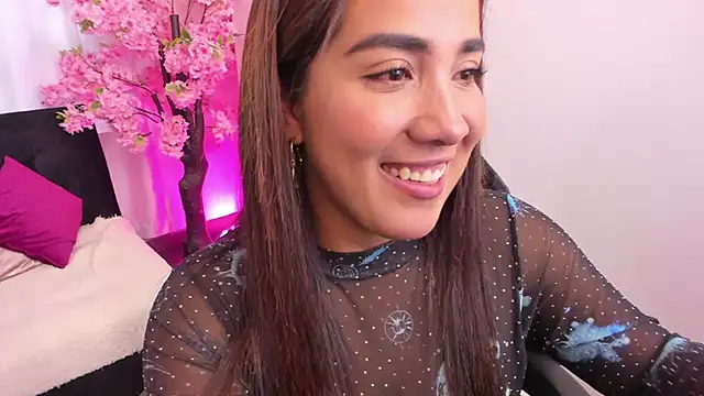 Snapshot of KAROLIVONNE chatting on April 21, 9:06 pm KAROLIVONNE online show from April 21, 9:06 pm