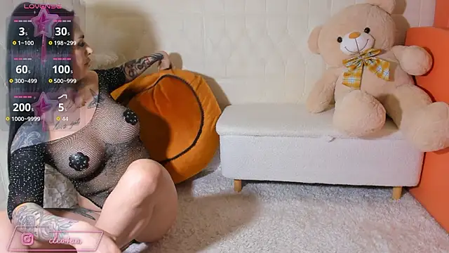 naughtycleo online show from March 7, 4:20 am