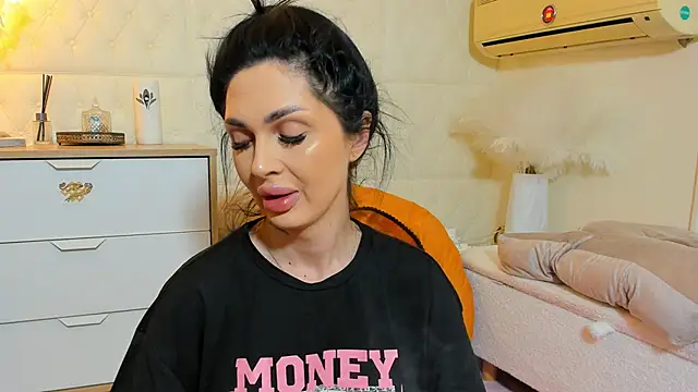 naughtycleo online show from April 9, 3:39 am