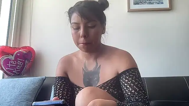 Snapshot of Diosagata chatting on February 23, 3:53 pm Diosagata online show from February 23, 3:53 pm