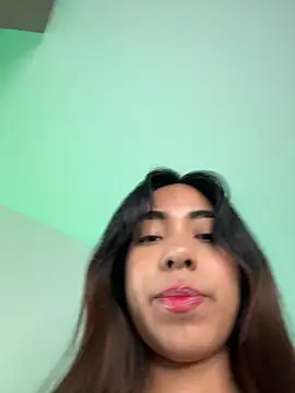 laylasaenz online show from February 4, 8:25 pm