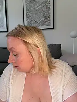 BBW Nora online show from April 18, 7:56 am