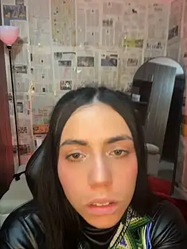 Snapshot of i_am_nina_ chatting on April 21, 3:35 am i am nina online show from April 21, 3:35 am