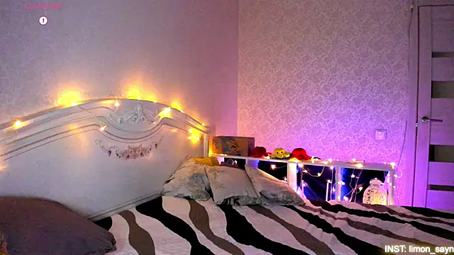 LillyMoure  online show from February 17, 11:11 pm