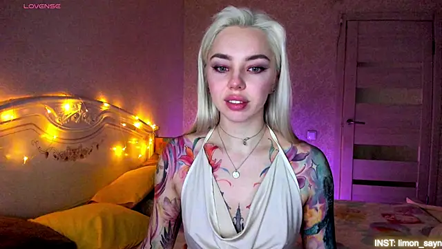 LillyMoure  online show from March 24, 11:32 pm