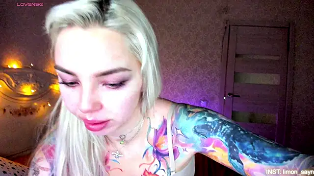 LillyMoure  online show from April 14, 11:33 pm