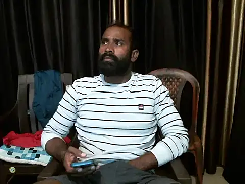 Snapshot of indian2 chatting on February 6, 11:10 am indian2 online show from February 6, 11:10 am