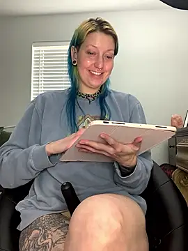 MissCumberdale online show from January 17, 8:01 pm